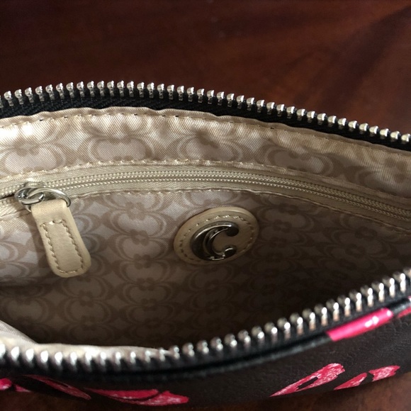 Charming Charlie Clutch w/Detachable Strap - Picture 4 of 4